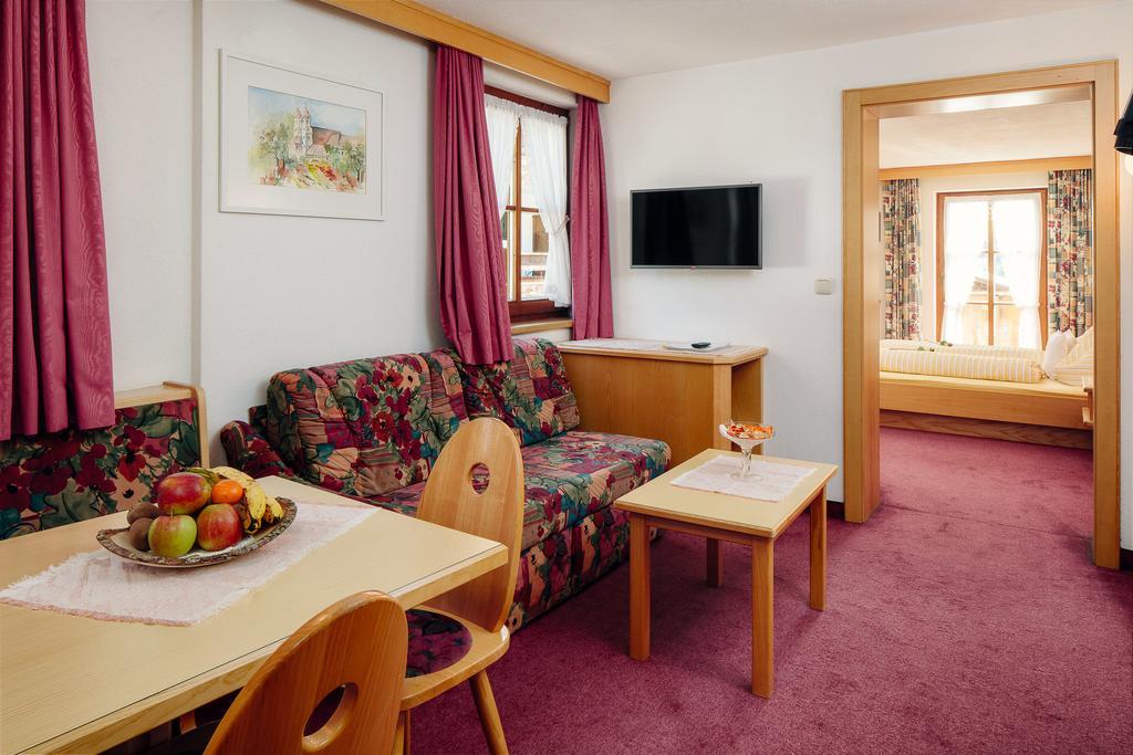 Hotel Appartement Platzergasse ฟิสส์ ภายนอก รูปภาพ