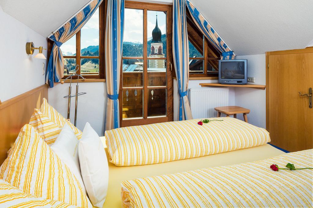 Hotel Appartement Platzergasse ฟิสส์ ภายนอก รูปภาพ