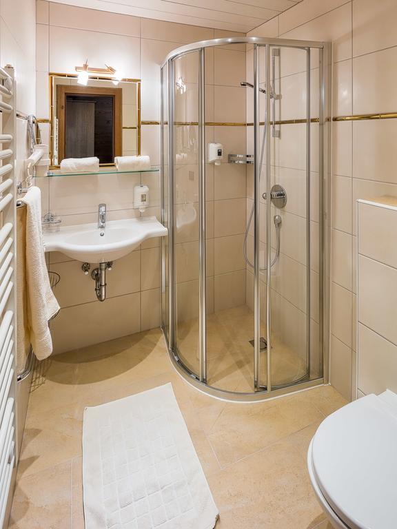 Hotel Appartement Platzergasse ฟิสส์ ภายนอก รูปภาพ